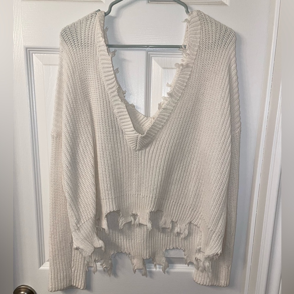 FOREVER 21 WHITE V NECK DISTRESSED SWEATER